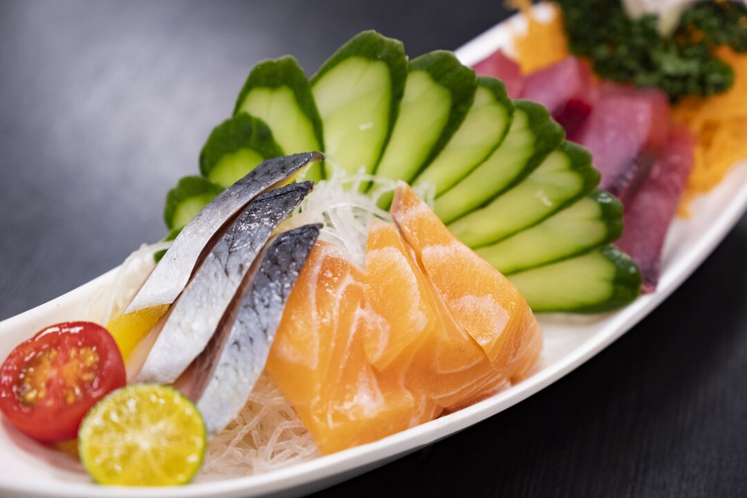 O peixe e as verduras son partes saudables dunha dieta cetolóxica baixa en carbohidratos
