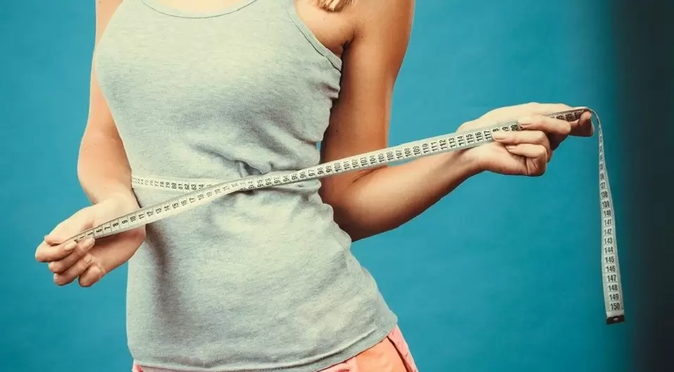 Nena delgada corrixe os resultados de perder peso nunha semana
